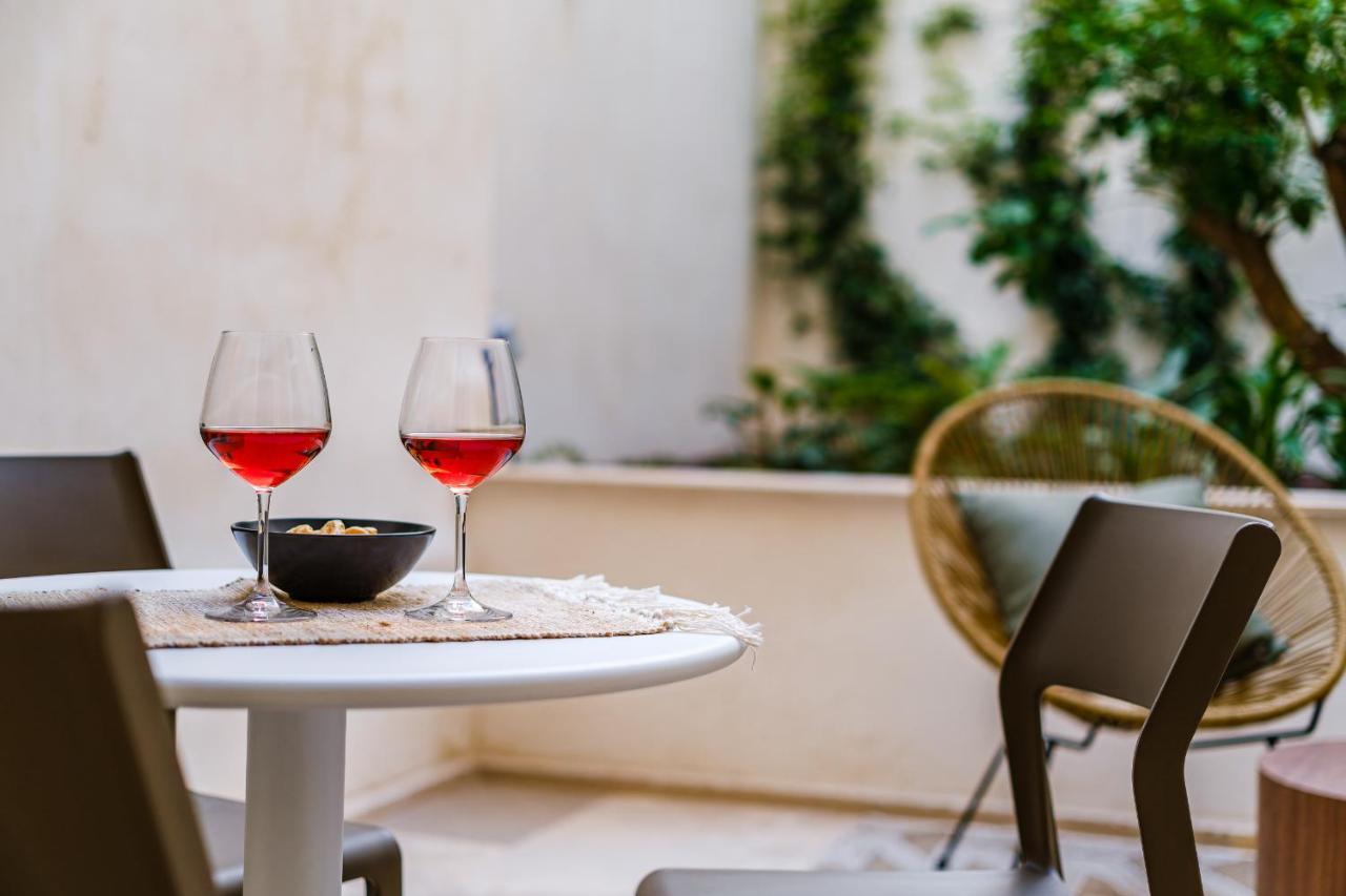 Helloapulia Charming Palazzo Clemente - Self-Catering Suites With Aircondition Monopoli Eksteriør billede